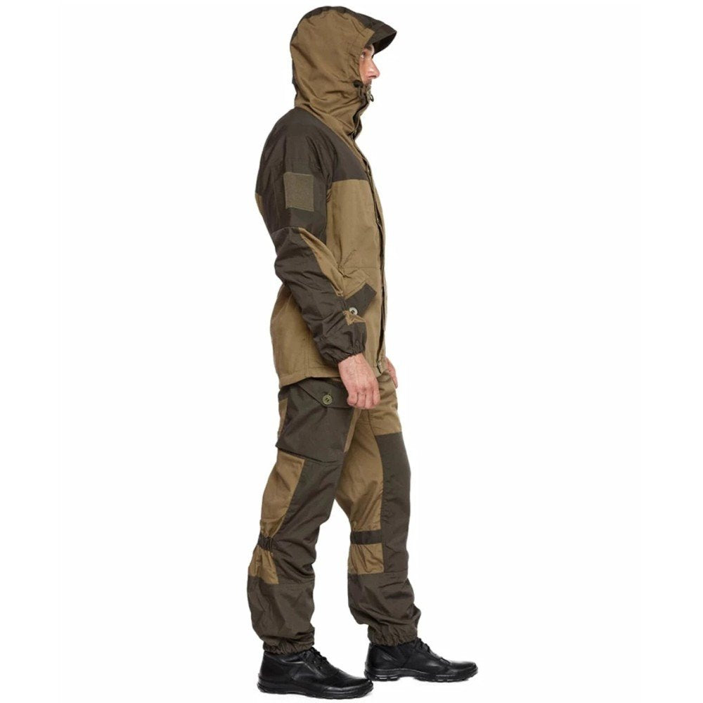 Side profile of the Gorka 3 Coyote uniform with hood and reinforced knee details.