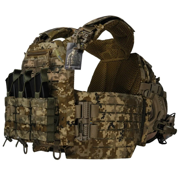 Pixel plate carrier vest side view with cummerbund and mag pouches