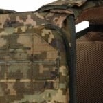 Shoulder straps and mesh padding on plate carrier