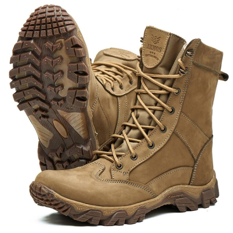 Coyote brown army boots made of water-resistant nubuck leather with high shaft and tread sole